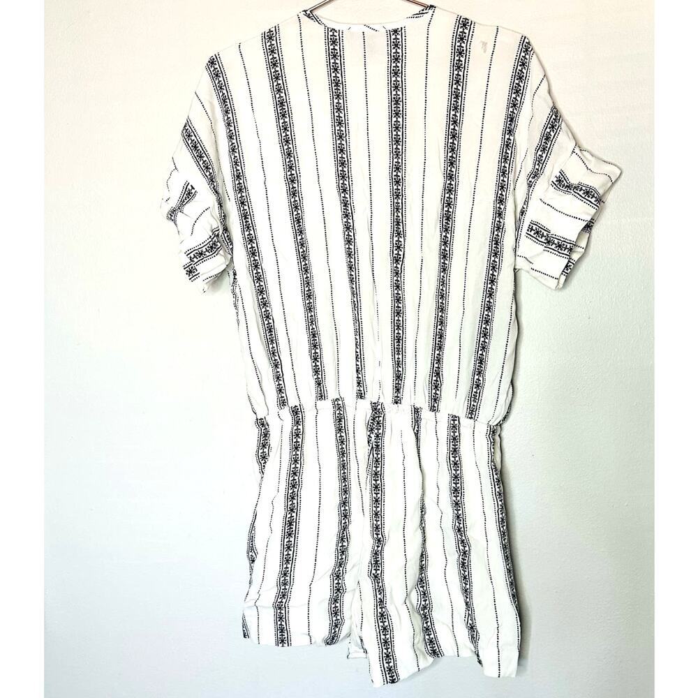 Fifteen Twenty Women's White Surplice Wrap V-Neck Striped Romper Size Large - Picture 3 of 12